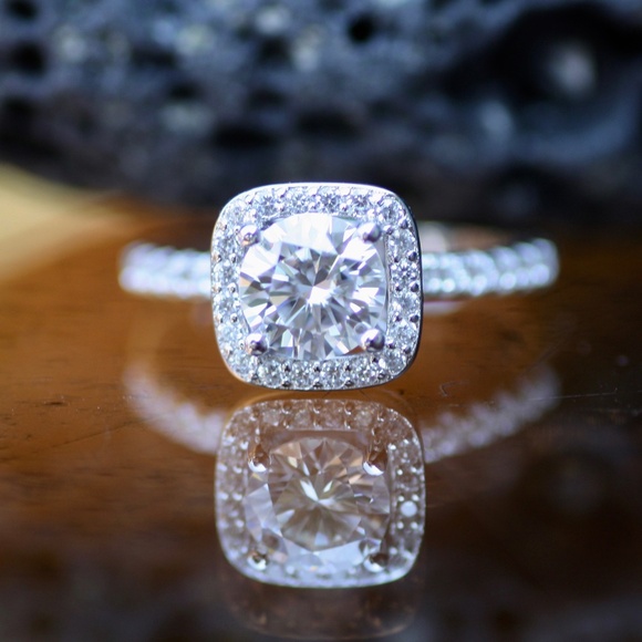 Moissanite Engagement Ring Sterling Silver Top Grade VVS D Colour size 6 1/4 - Picture 7 of 10